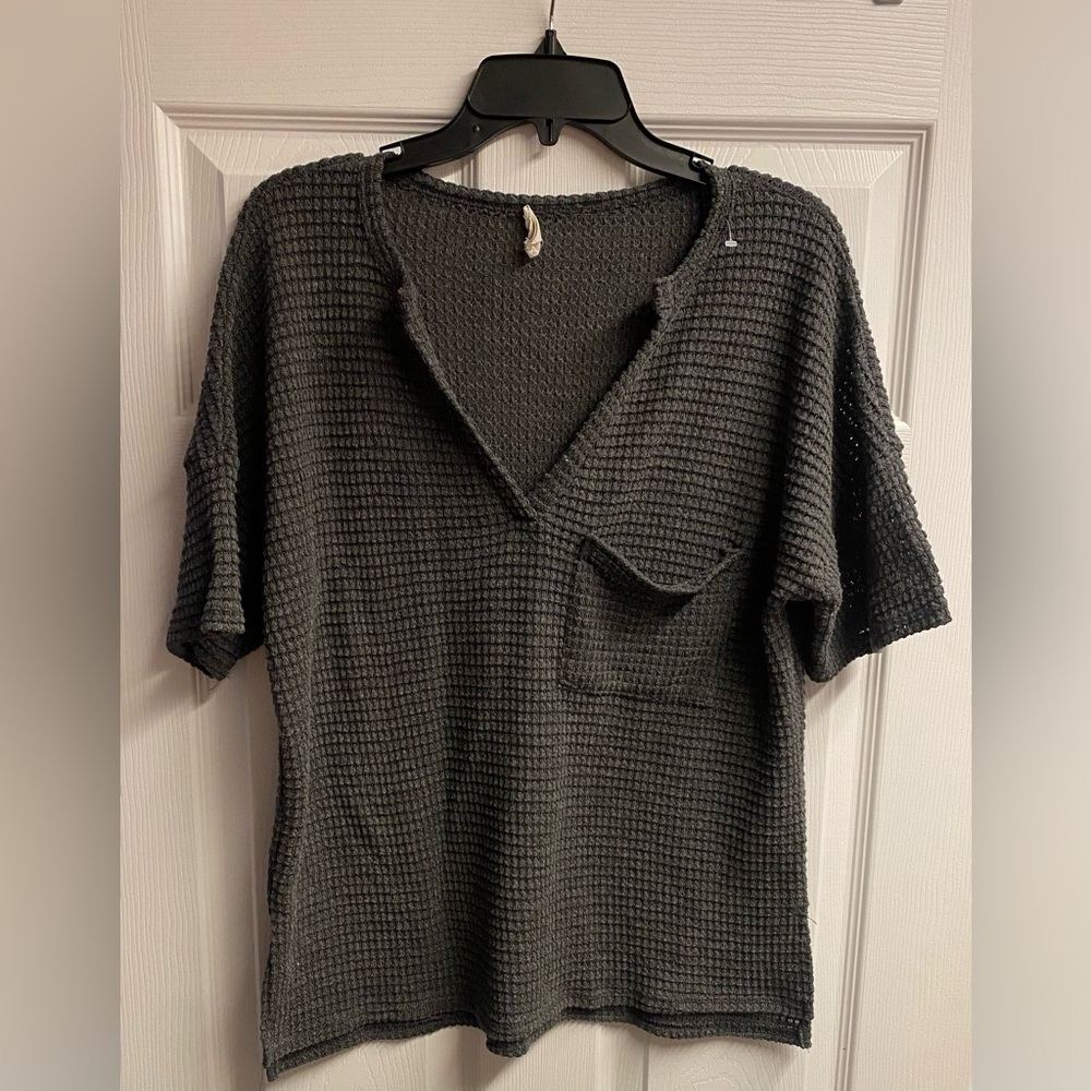 Bibi Boutique Dark Gray Pocket V-Neck Top Size Small/Medium